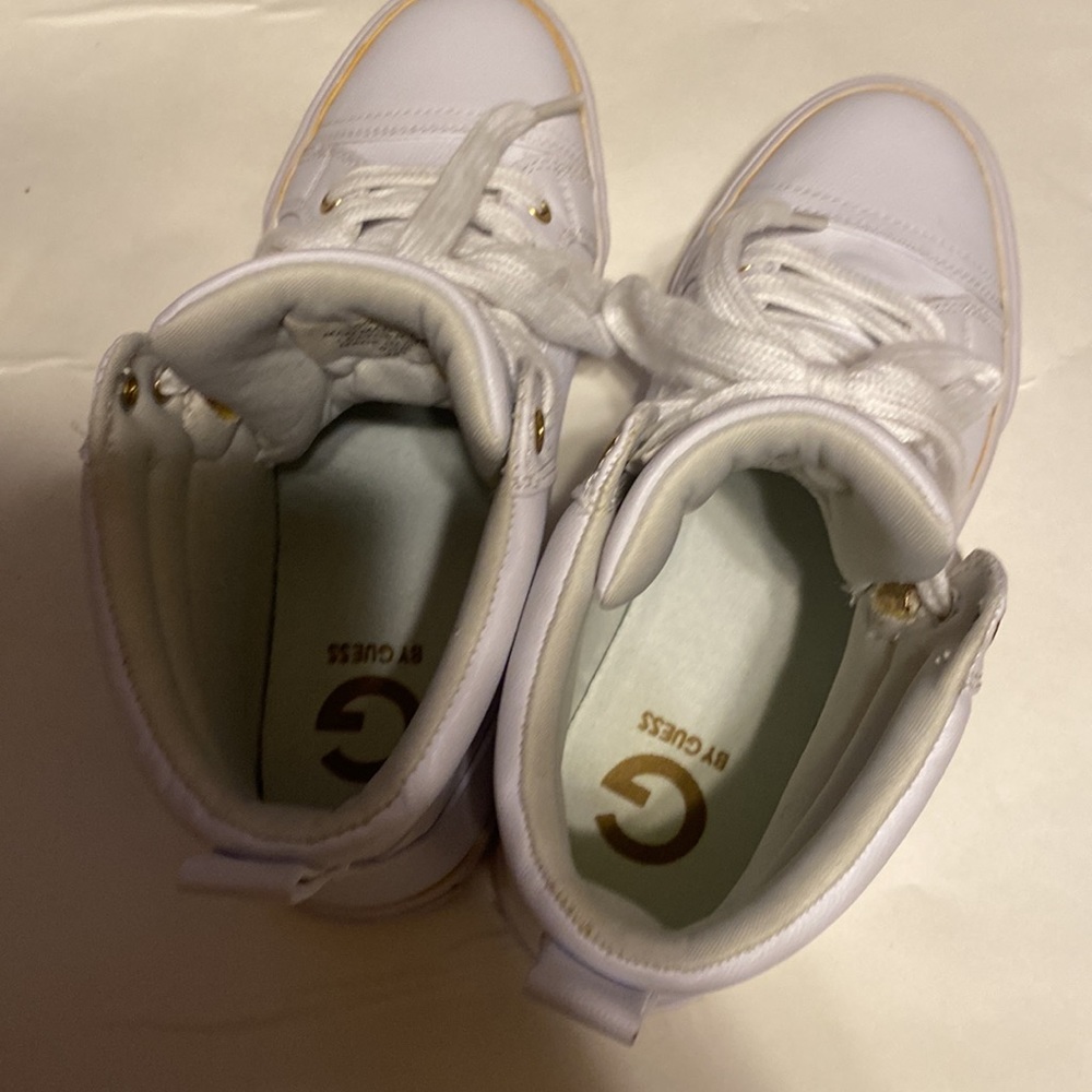 G by Guess HIGH TOP WHITE SNEAKERS WITH ZIP DESIGN SIZE 6.5M - Picture 3 of 13
